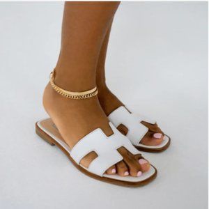 NWOT STEVE MADDEN Hadyn White Slide Sandals 9